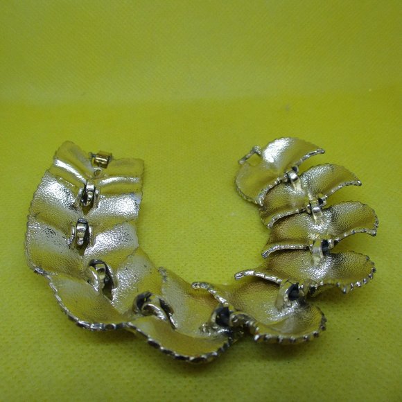 Vintage ART BRACELET HEAVY Signed Art Gold Tone Bracelet Gold Tone Leaves - Picture 14 of 15